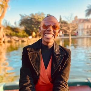 Meet your Posher, Eboney